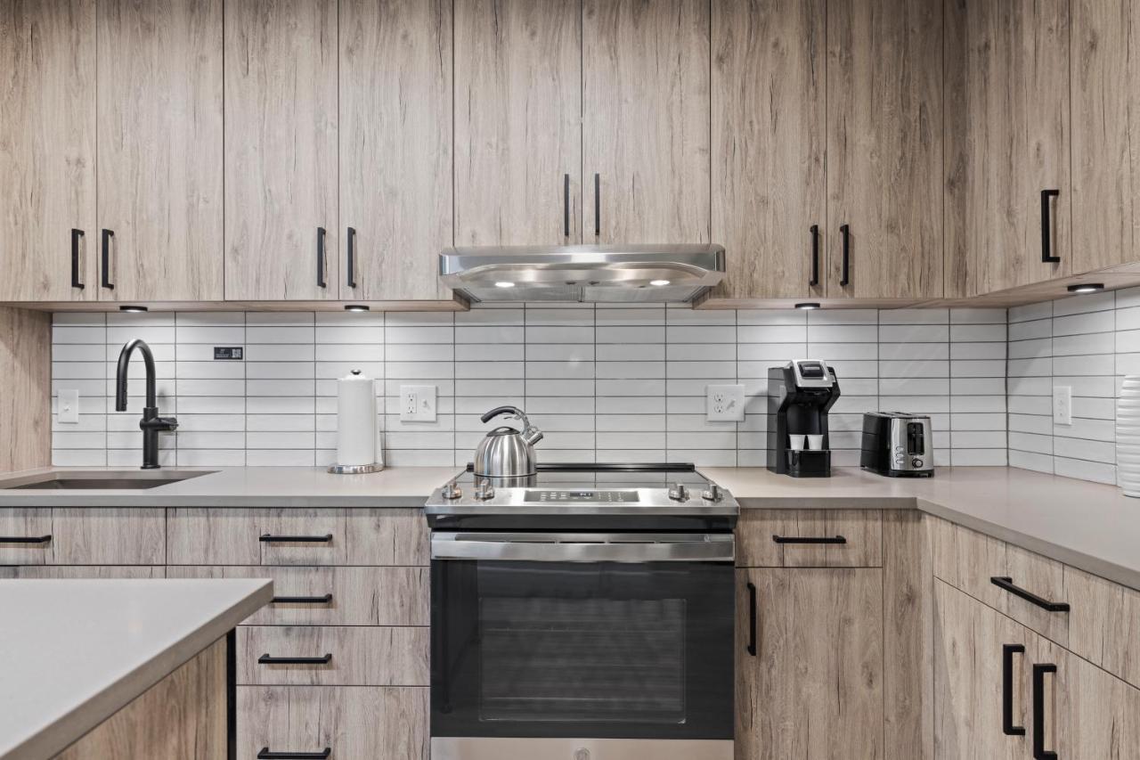 Coda On Half, A Placemakr Experience - Navy Yard Washington